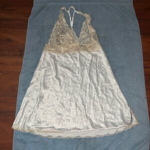 VS chemise slip size L. Great condition
